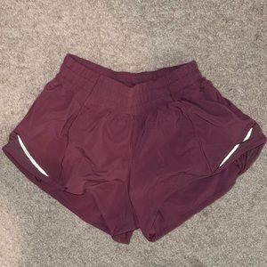 Lululemon size 4 2.5” hotty hot slightly worn *rare color*